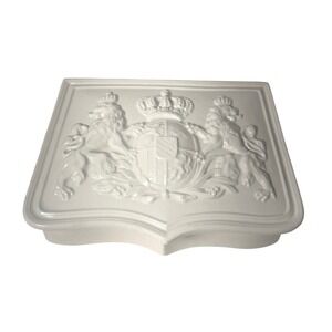 Mottahedeh Design Italy White Ceramic Royal Crest Trinket Box Coat of Arms Lion